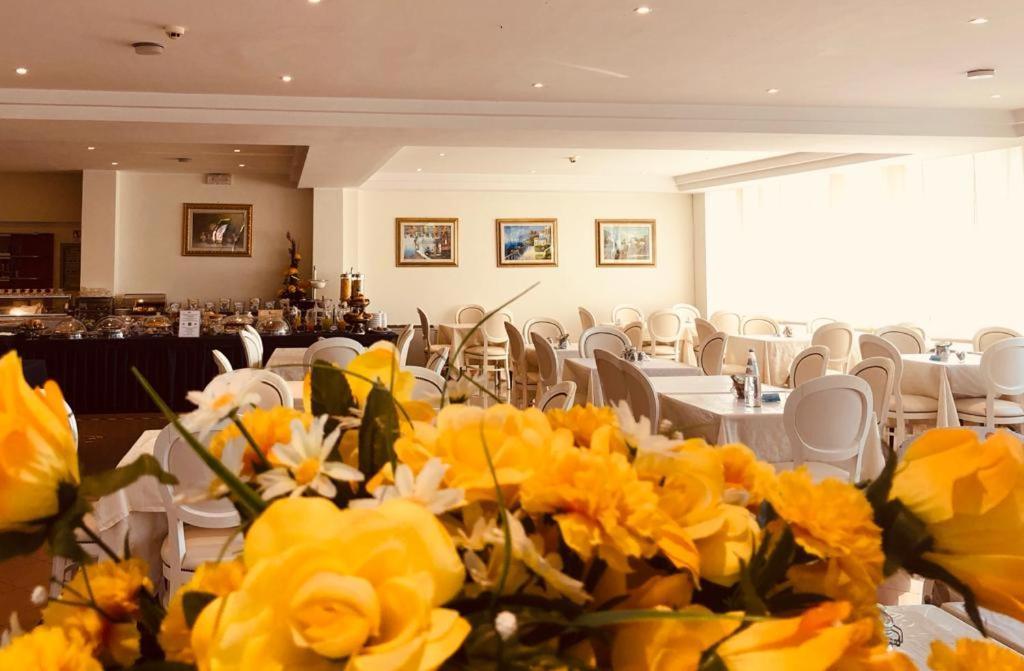 Hotel Capitol San Mauro Mare エクステリア 写真