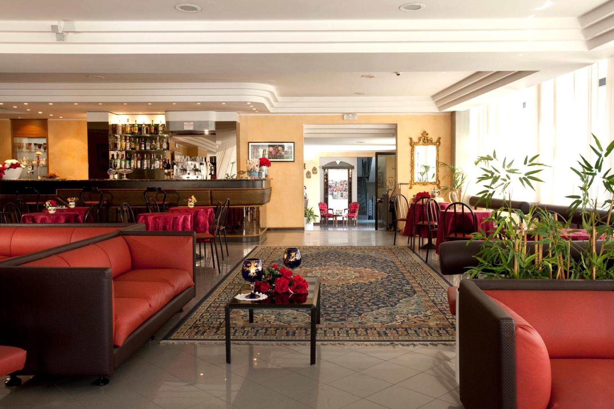 Hotel Capitol San Mauro Mare エクステリア 写真