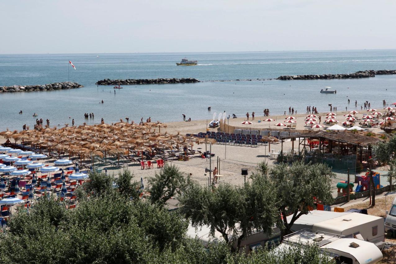 Hotel Capitol San Mauro Mare エクステリア 写真