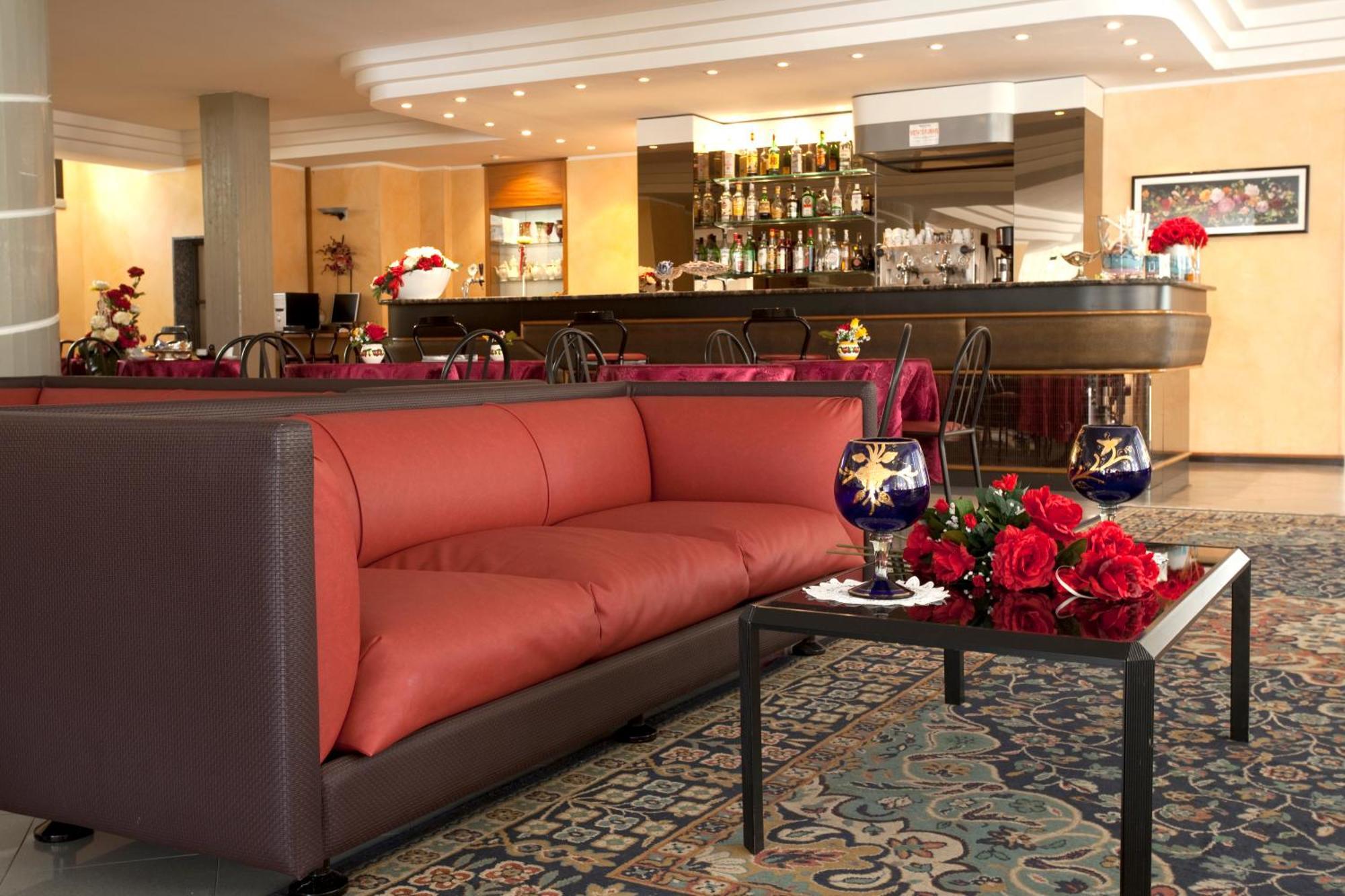 Hotel Capitol San Mauro Mare エクステリア 写真