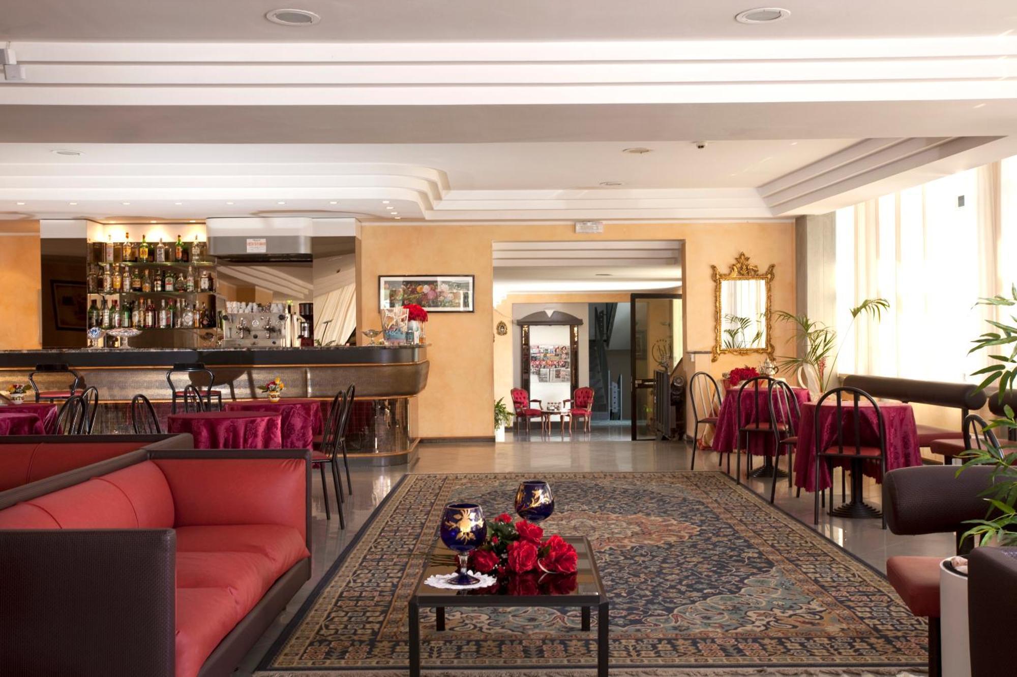 Hotel Capitol San Mauro Mare エクステリア 写真