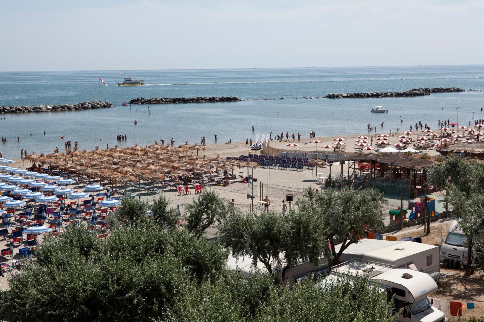 Hotel Capitol San Mauro Mare エクステリア 写真