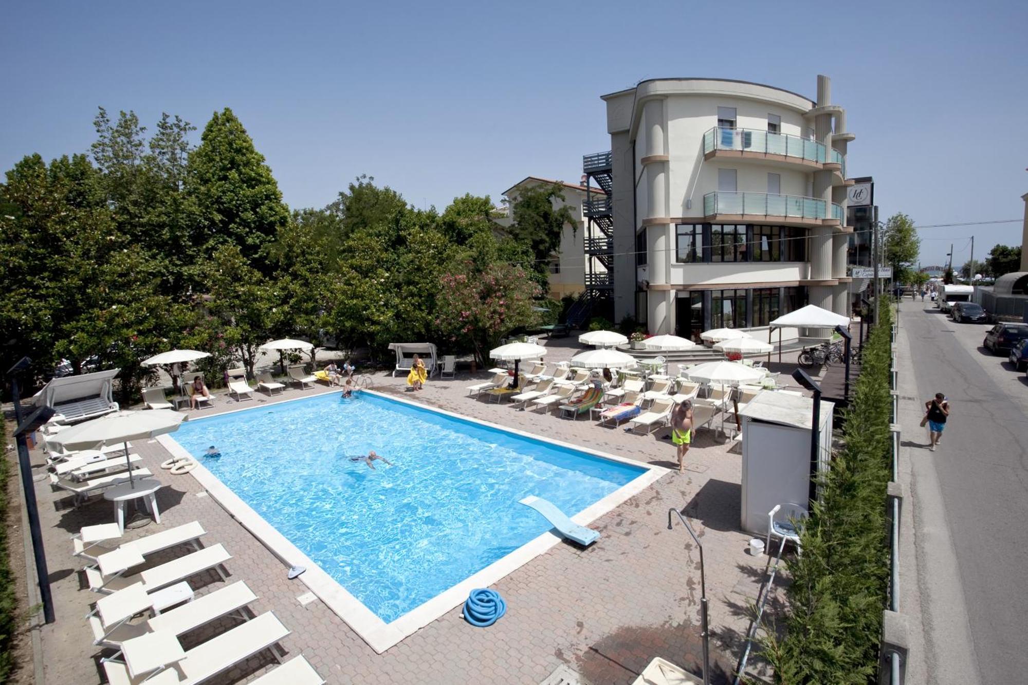 Hotel Capitol San Mauro Mare エクステリア 写真